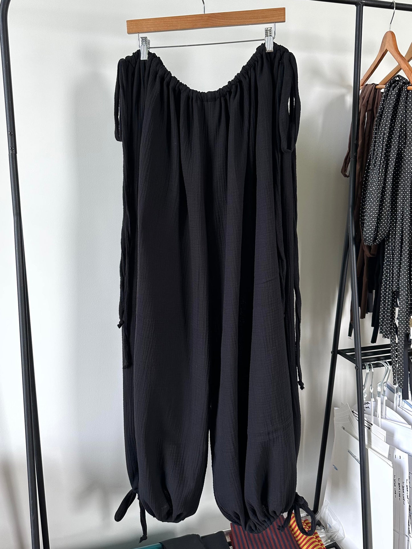 Roux Linen Black